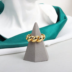 Twisted Band Ring